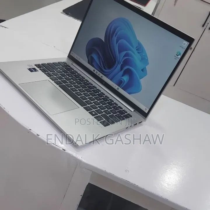 New Laptop HP EliteBook 840 G10 16GB Intel Core i7 SSD 512GB