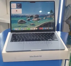 New Laptop Apple MacBook 16GB Apple M4 SSD 512GB