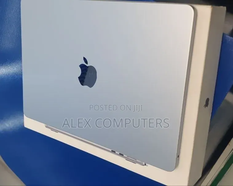New Laptop Apple MacBook 16GB Apple M4 SSD 512GB