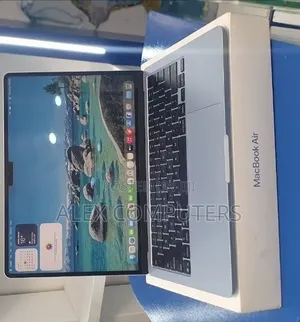 New Laptop Apple MacBook 16GB Apple M4 SSD 512GB