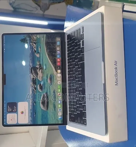 New Laptop Apple MacBook 16GB Apple M4 SSD 512GB