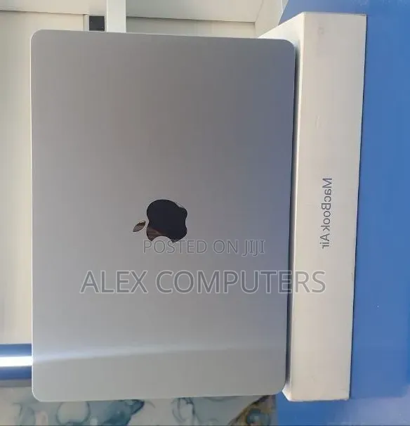 New Laptop Apple MacBook 16GB Apple M4 SSD 512GB