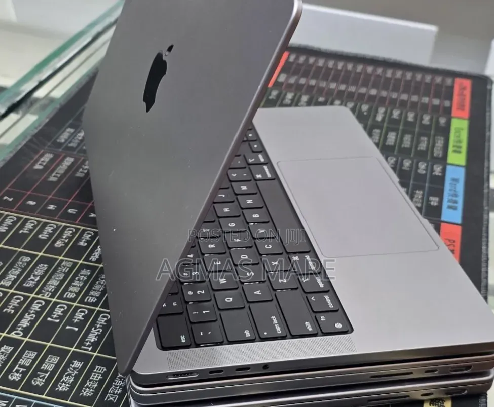 New Laptop Apple MacBook Pro 2021 M1 16GB Apple M1 Pro SSD 512GB