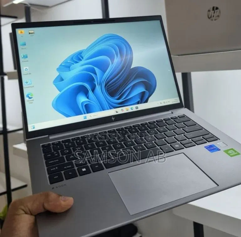 New Laptop HP ZBook Firefly G9 16GB Intel Core i7 SSD 512GB