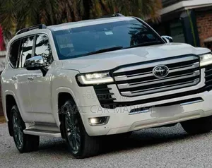 Toyota Land Cruiser 2022 White
