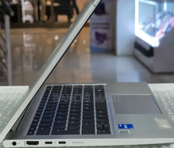 New Laptop HP EliteBook 830 G8 16GB Intel Core i5 SSD 512GB