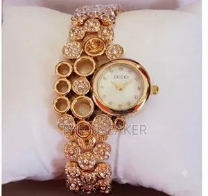 ​Elegant Gold Women's Watch Matching Bracelet Set
