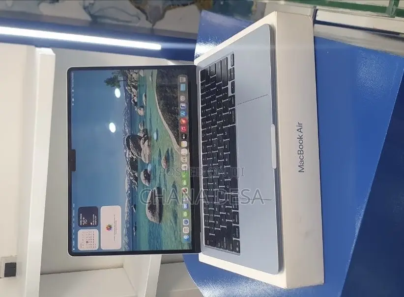 New Laptop Apple MacBook Air 2025 M4 16GB Apple M4 SSD 512GB