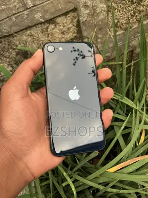 Apple iPhone SE (2022) 128 GB Black