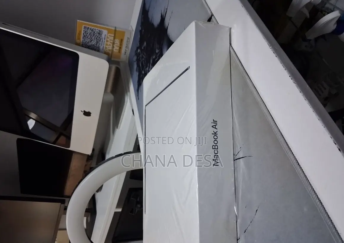 New Laptop Apple MacBook Air 2022 M2 8GB Apple M2 SSD 256GB