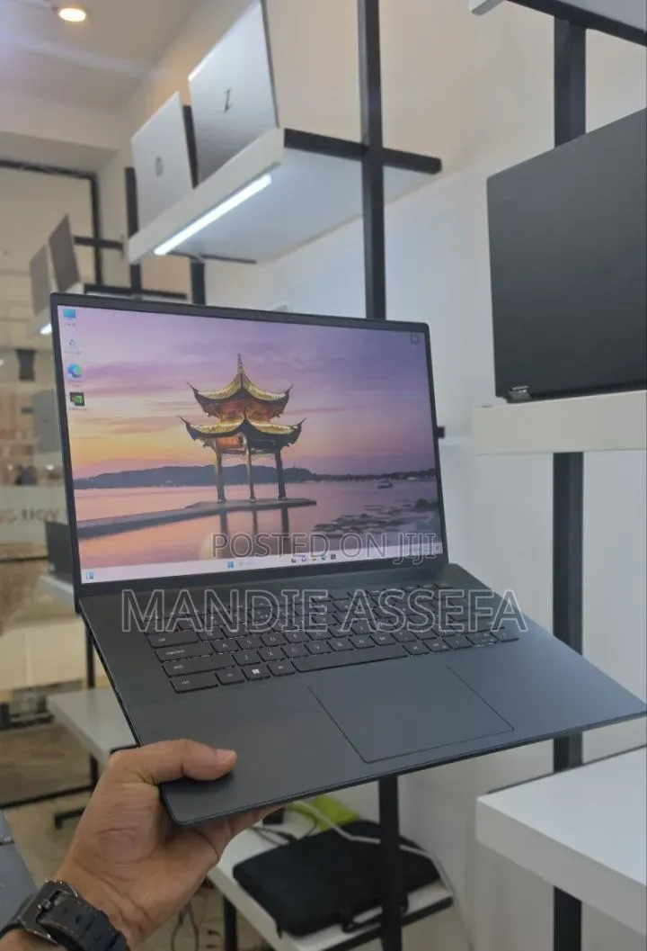 New Laptop Dell Inspiron 15 16GB Intel Core i7 SSD 512GB