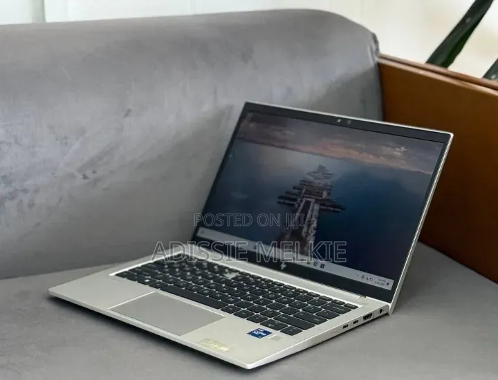 New Laptop HP EliteBook 830 G7 8GB Intel Core i7 SSD 256GB