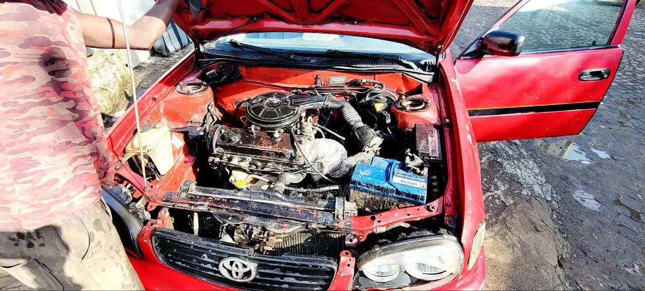 Toyota Corolla 2000 Red