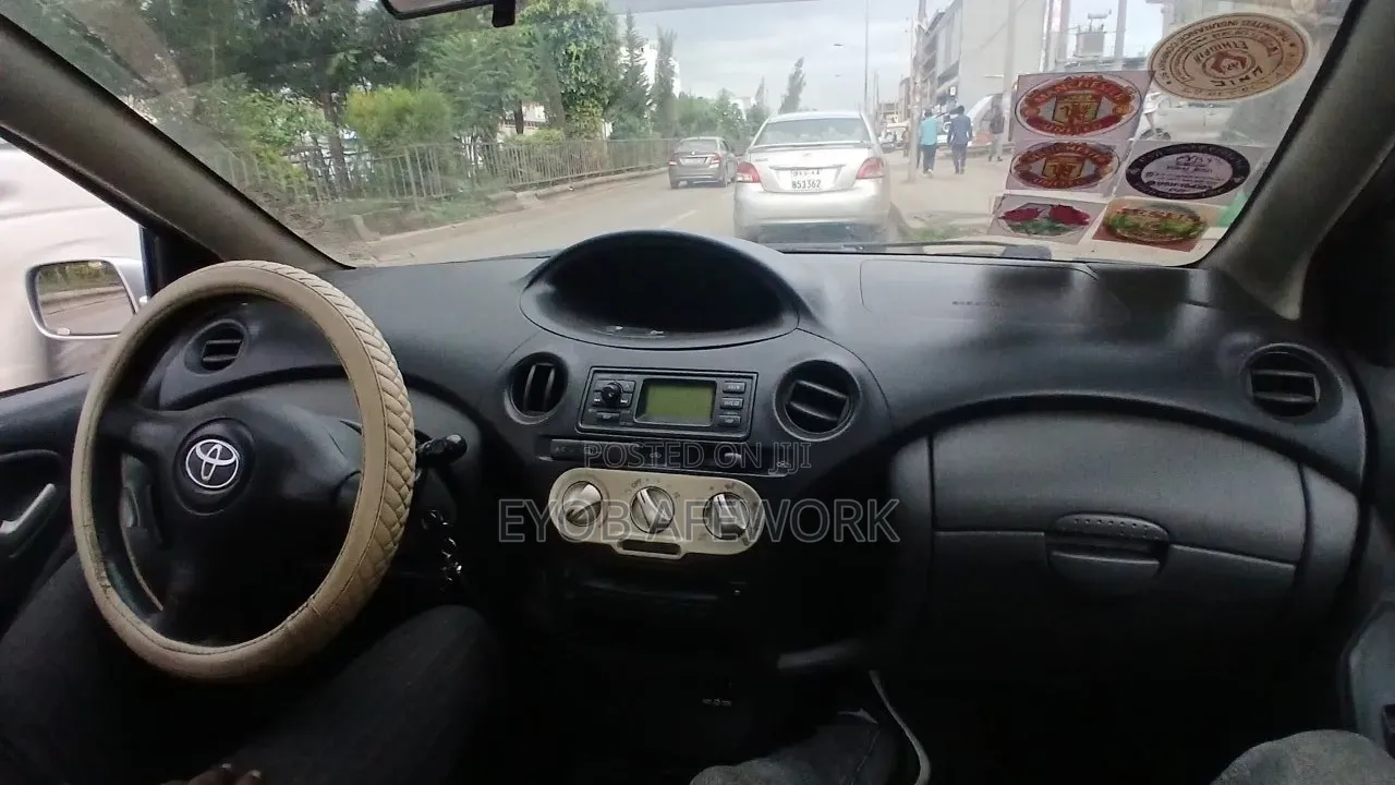 Toyota Corolla 2000 Red