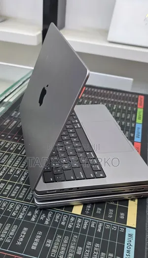 New Laptop Apple MacBook Pro 2021 M1 16GB Apple M1 Pro SSD 512GB