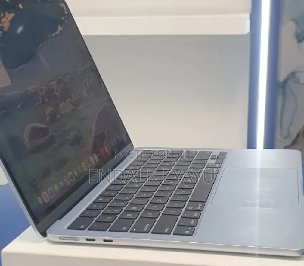 New Laptop Apple MacBook Air 2025 M4 16GB Apple M4 SSD 512GB