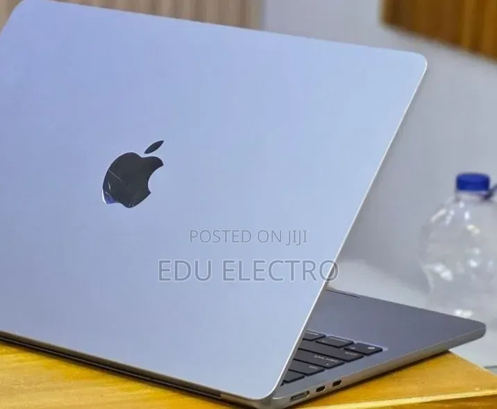 New Laptop Apple MacBook Air 2022 M2 8GB Apple M2 SSD 256GB