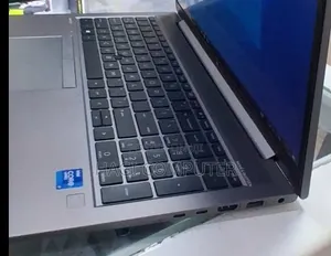 New Laptop HP ZBook Firefly G8 16GB Intel Core i7 SSD 512GB