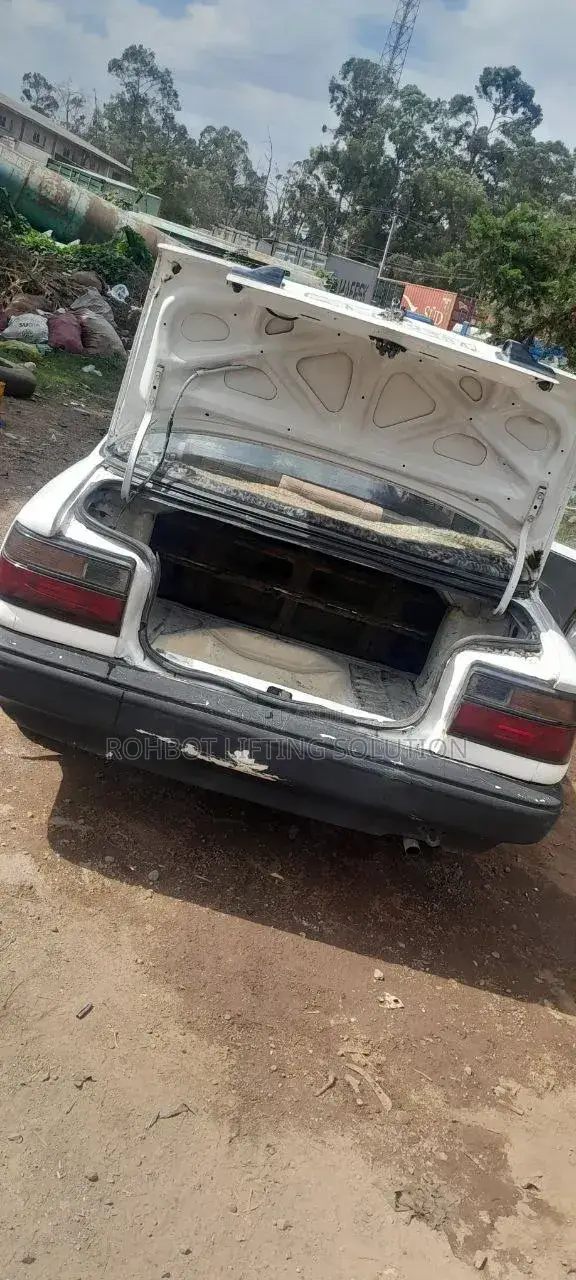 Toyota Corolla 1990 White