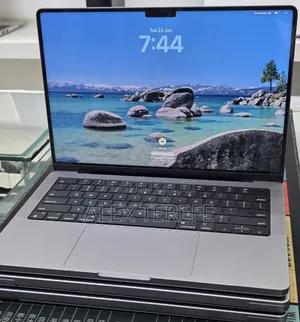 New Laptop Apple MacBook Pro 2021 M1 16GB Apple M1 Pro SSD 512GB