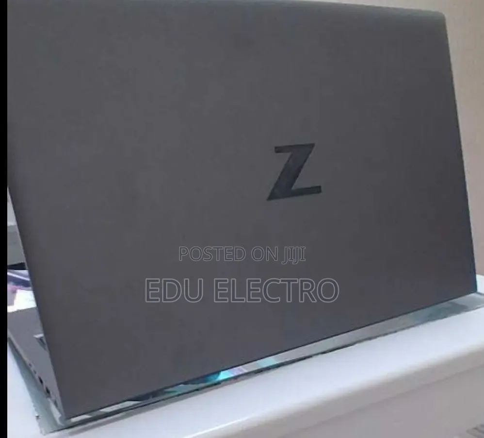 New Laptop HP ZBook Firefly 14 G11 16GB Intel Core i7 SSD 512GB