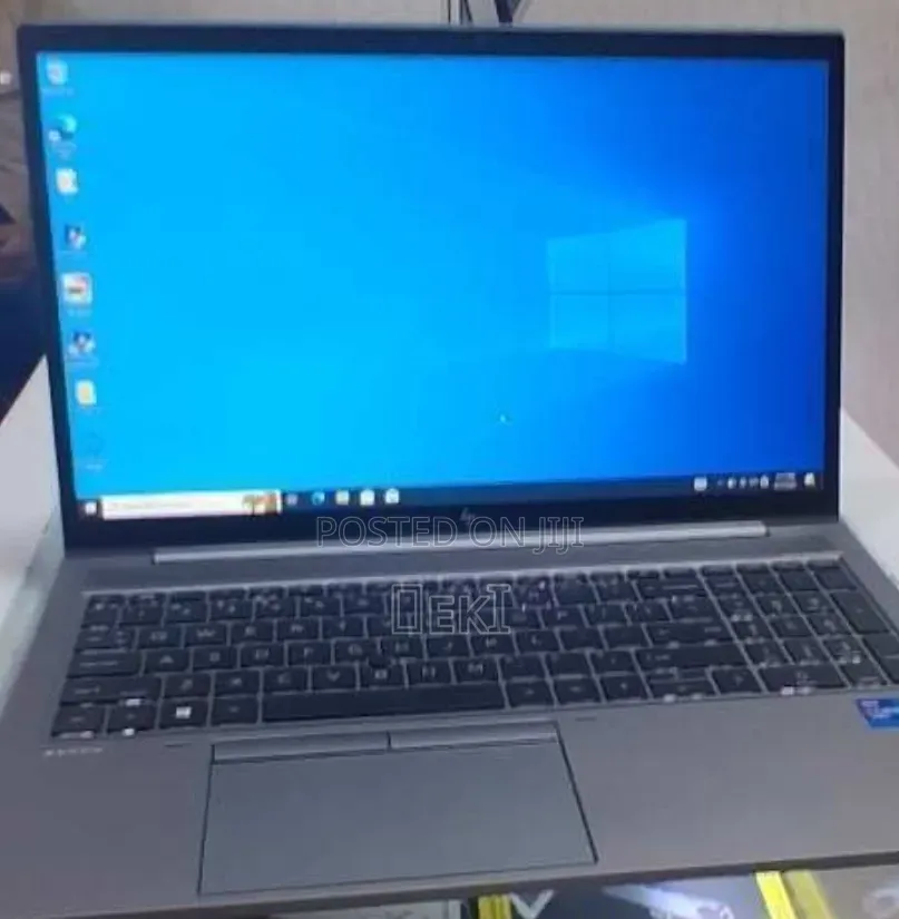 New Laptop HP ZBook Firefly G8 16GB Intel Core i7 SSD 512GB
