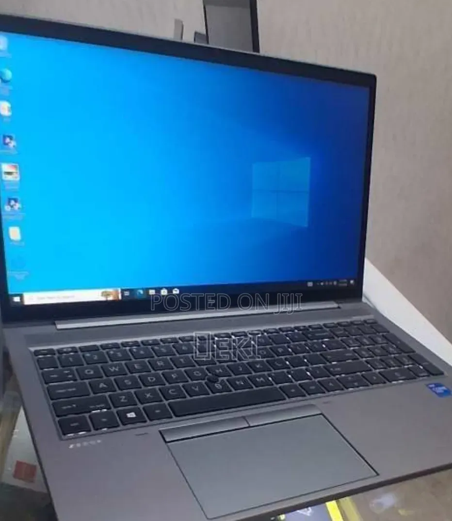 New Laptop HP ZBook Firefly G8 16GB Intel Core i7 SSD 512GB
