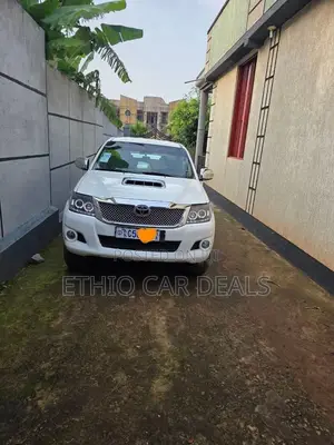 Toyota Hilux 2011 White