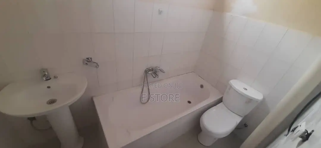 3bdrm Apartment in Yeka for sale