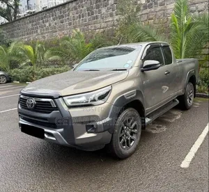 Toyota Hilux 2021 White