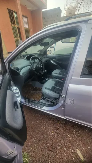 Toyota Vitz 2004 Purple