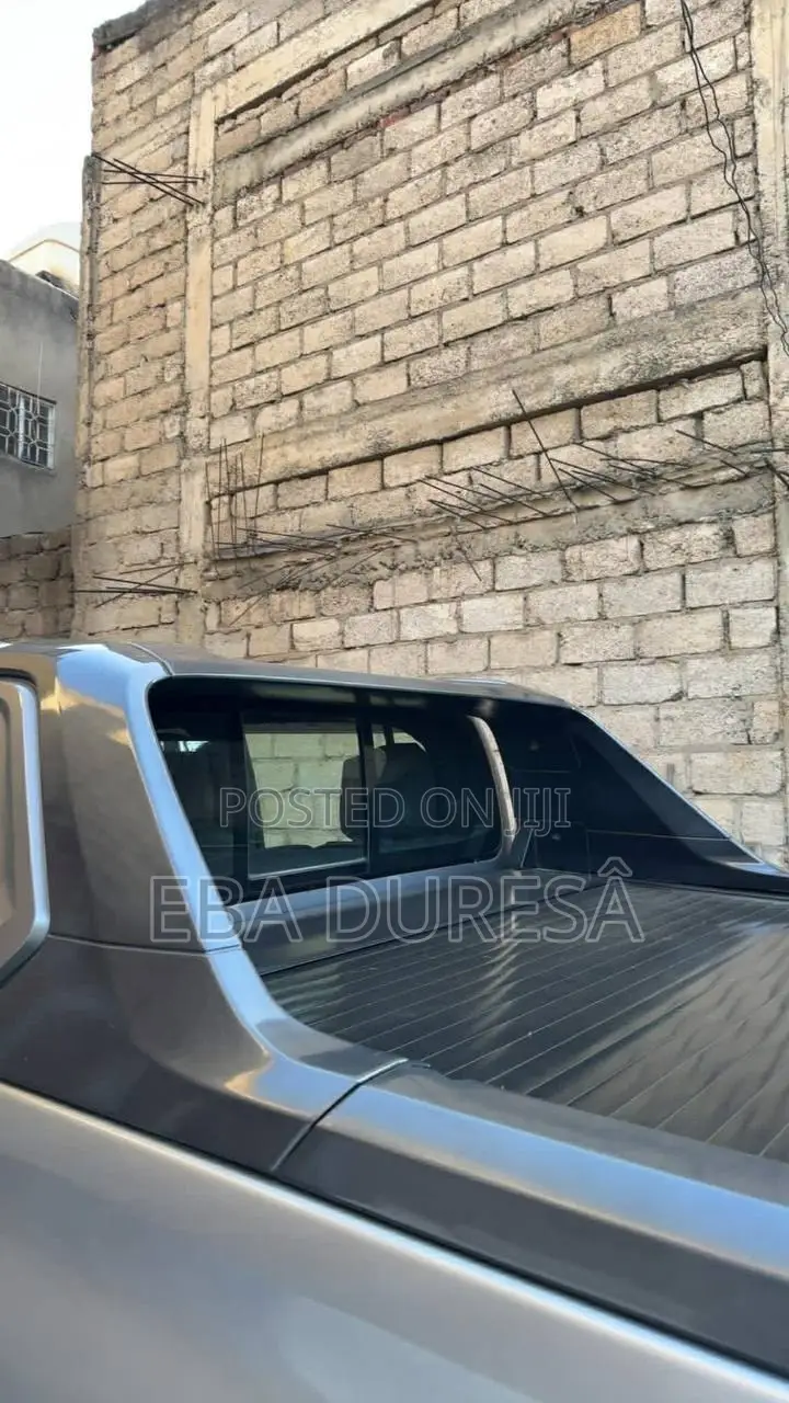 Toyota Hilux 2023 Gray
