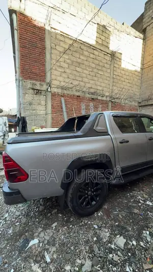 Toyota Hilux 2023 Gray