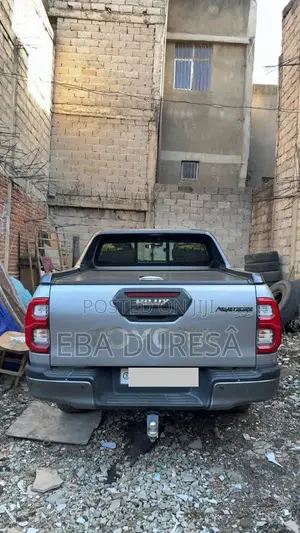 Toyota Hilux 2023 Gray