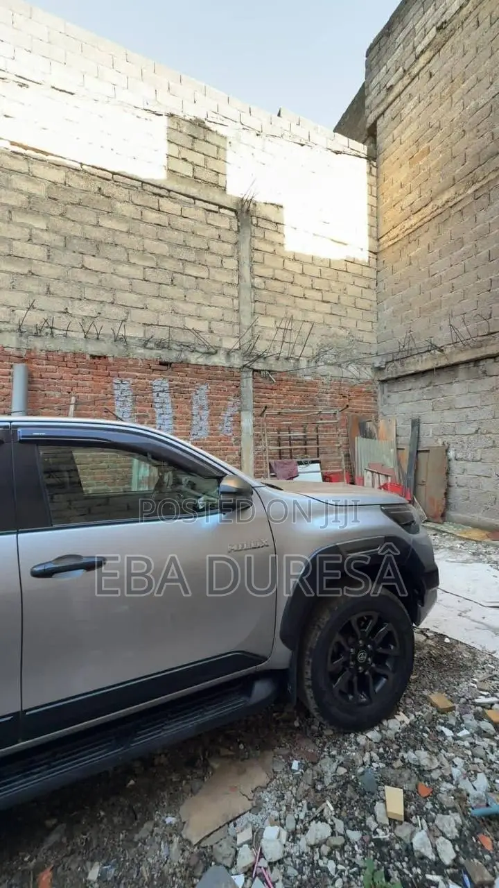 Toyota Hilux 2023 Gray