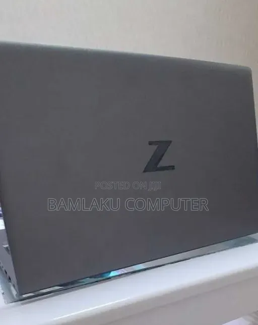 New Laptop HP ZBook Firefly G8 16GB Intel Core i7 SSD 512GB