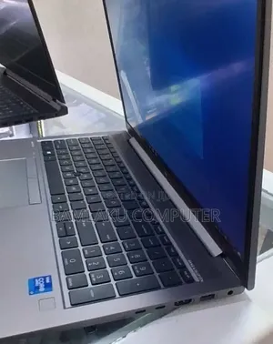 New Laptop HP ZBook Firefly G8 16GB Intel Core i7 SSD 512GB