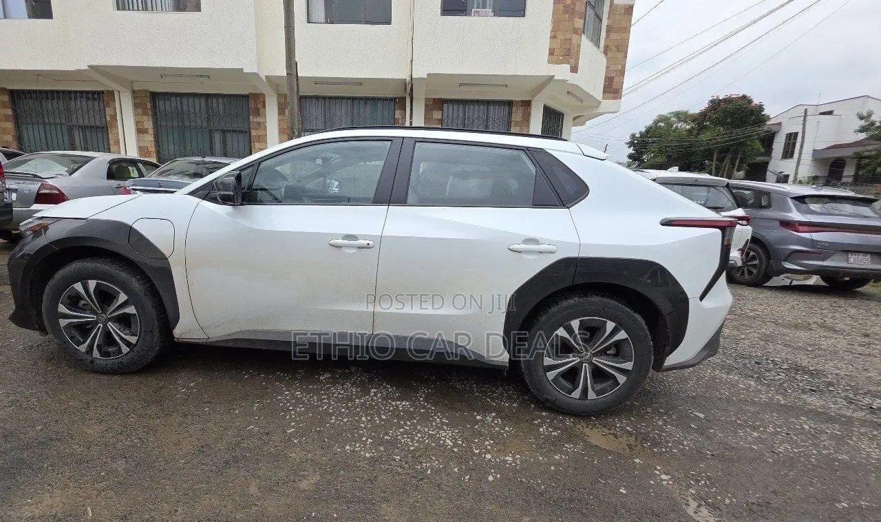 Toyota bZ4X 2024 White