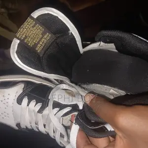 Jordan 1 Black White
