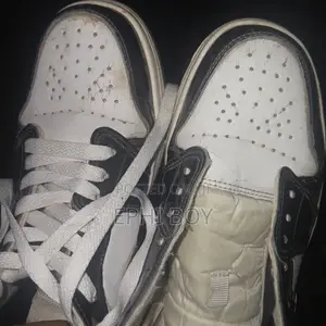 Jordan 1 Black White