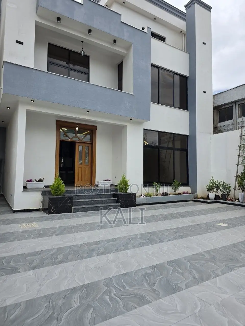 Furnished 7bdrm House in Yeka for sale
