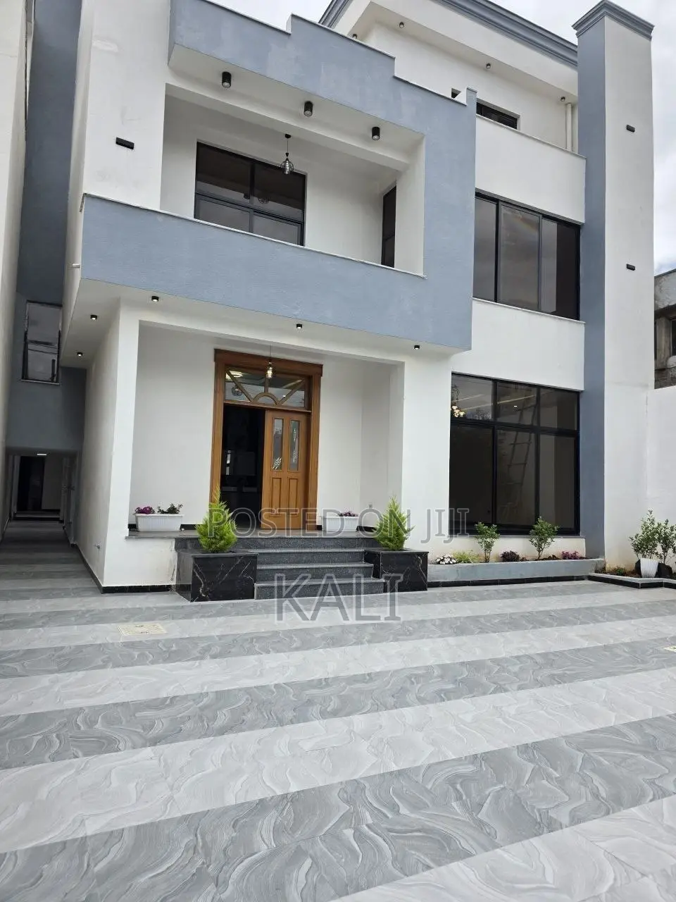 Furnished 7bdrm House in Yeka for sale