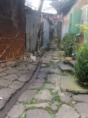 ቦታ በመሀል ፒያሳ ለሽያጭ ወይም አብሮ ለማልማት