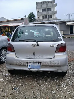 Toyota Vitz 2001 Silver
