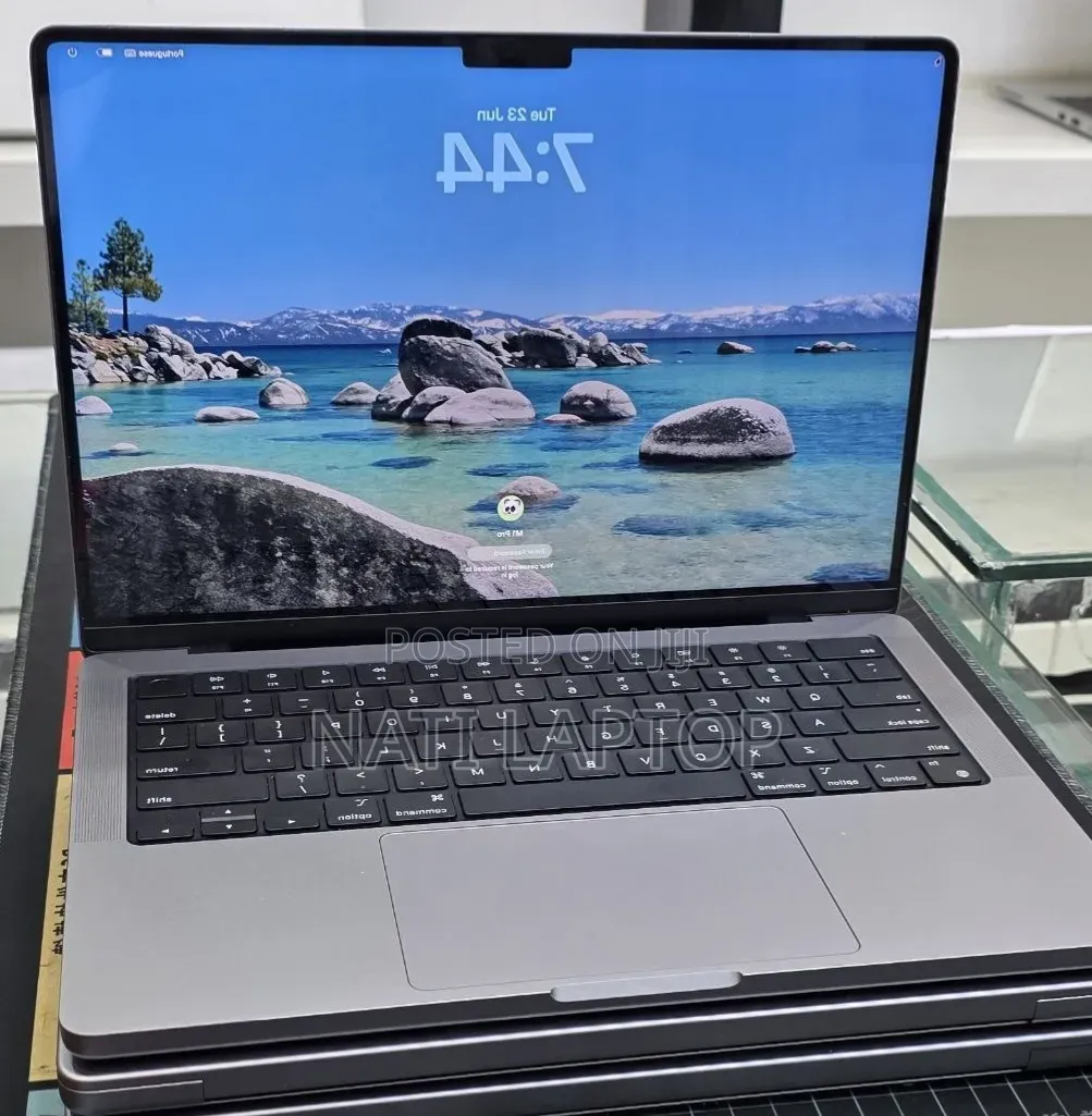 New Laptop Apple MacBook Pro 2021 M1 32GB Apple M1 Pro SSD 512GB