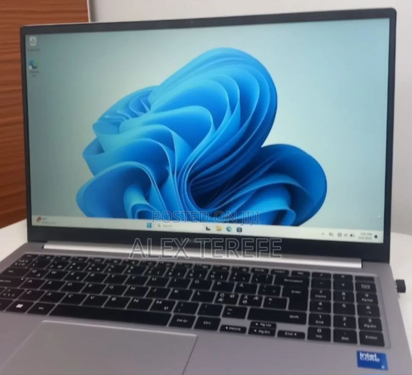 New Laptop Samsung Galaxy Book4 8GB Intel Core i5 SSD 512GB