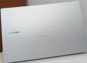 New Laptop Samsung Galaxy Book4 8GB Intel Core i5 SSD 512GB