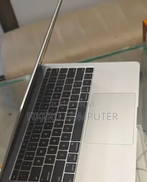 New Laptop Apple MacBook Air 2019 8GB Intel Core i5 SSD 256GB