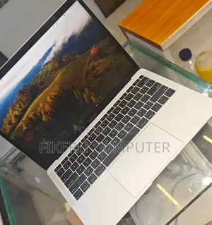 New Laptop Apple MacBook Air 2019 8GB Intel Core i5 SSD 256GB