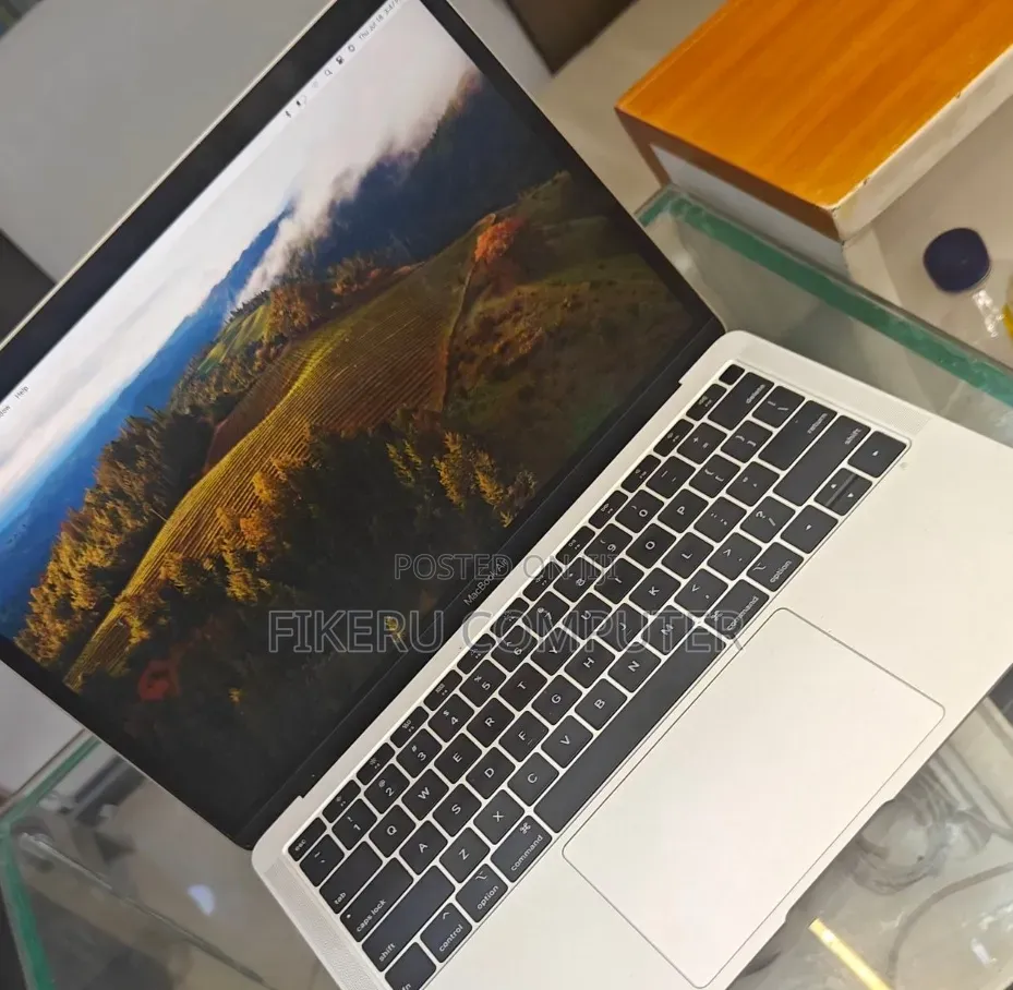 New Laptop Apple MacBook Air 2019 8GB Intel Core i5 SSD 256GB